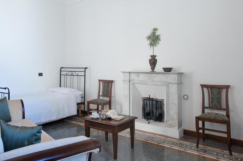 Palazzo Scarciglia - Dimora D'Epoca Bed & Breakfast Минервино ди Лече Стая снимка