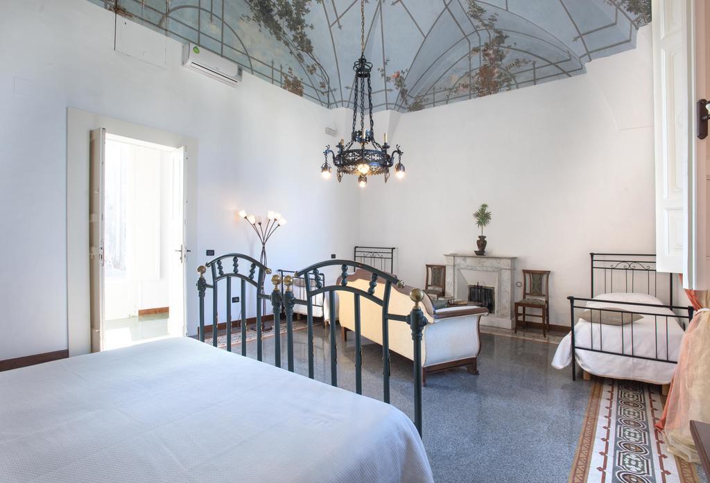Palazzo Scarciglia - Dimora D'Epoca Bed & Breakfast Минервино ди Лече Екстериор снимка