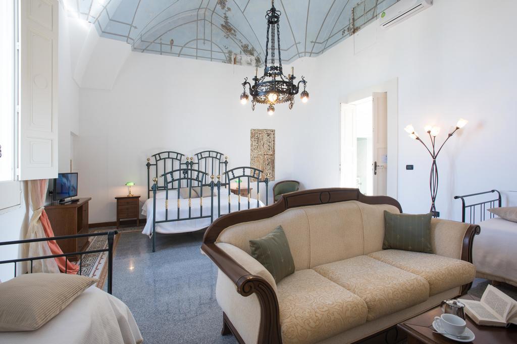 Palazzo Scarciglia - Dimora D'Epoca Bed & Breakfast Минервино ди Лече Стая снимка