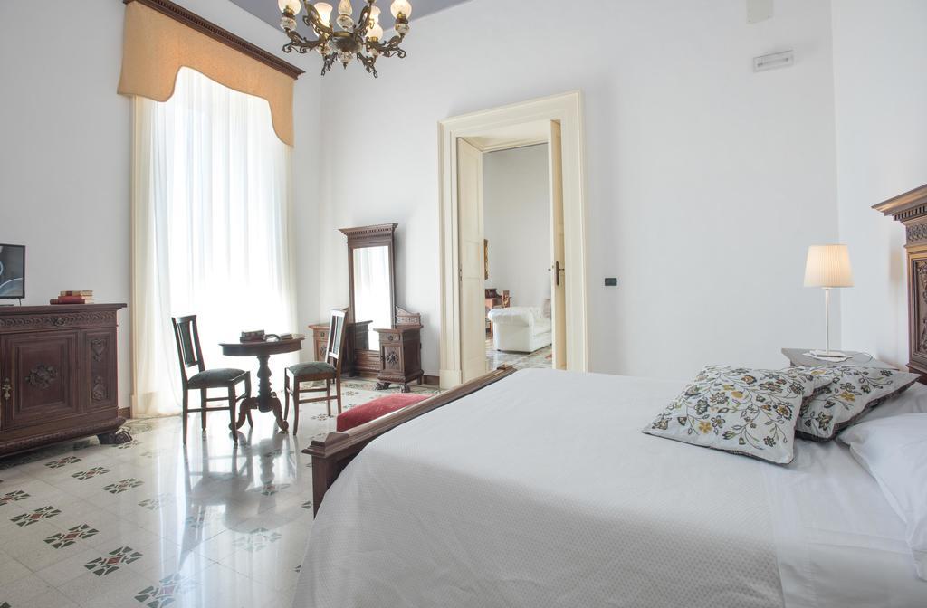 Palazzo Scarciglia - Dimora D'Epoca Bed & Breakfast Минервино ди Лече Екстериор снимка
