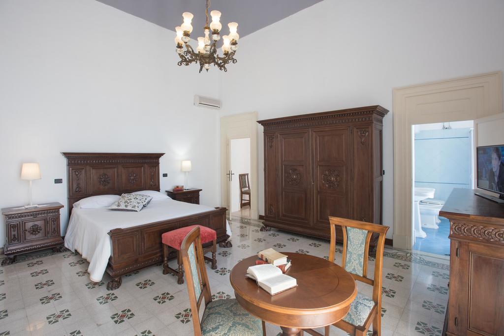 Palazzo Scarciglia - Dimora D'Epoca Bed & Breakfast Минервино ди Лече Екстериор снимка