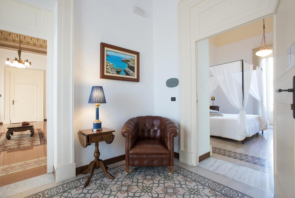 Palazzo Scarciglia - Dimora D'Epoca Bed & Breakfast Минервино ди Лече Екстериор снимка