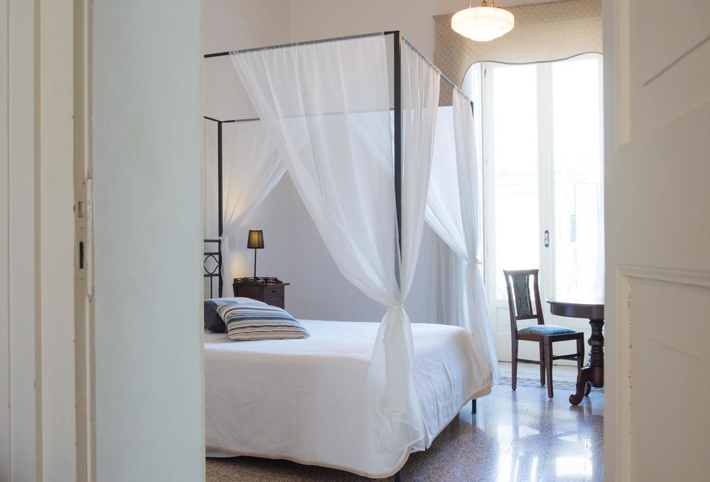 Palazzo Scarciglia - Dimora D'Epoca Bed & Breakfast Минервино ди Лече Стая снимка