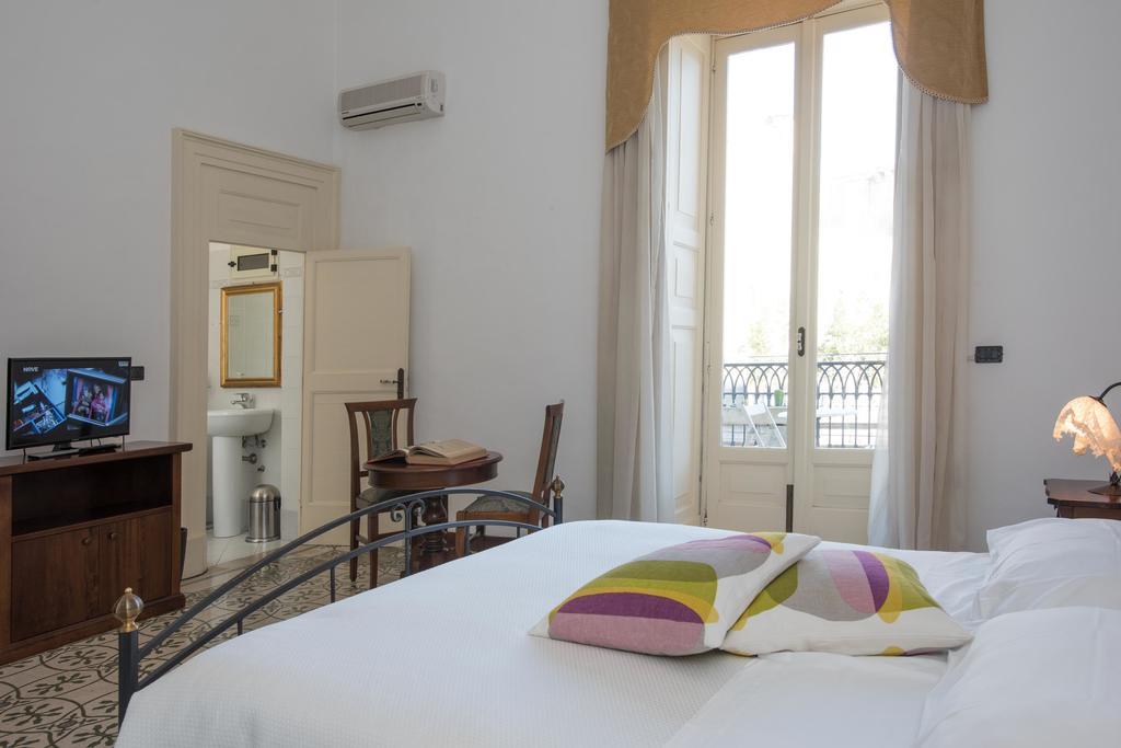 Palazzo Scarciglia - Dimora D'Epoca Bed & Breakfast Минервино ди Лече Екстериор снимка