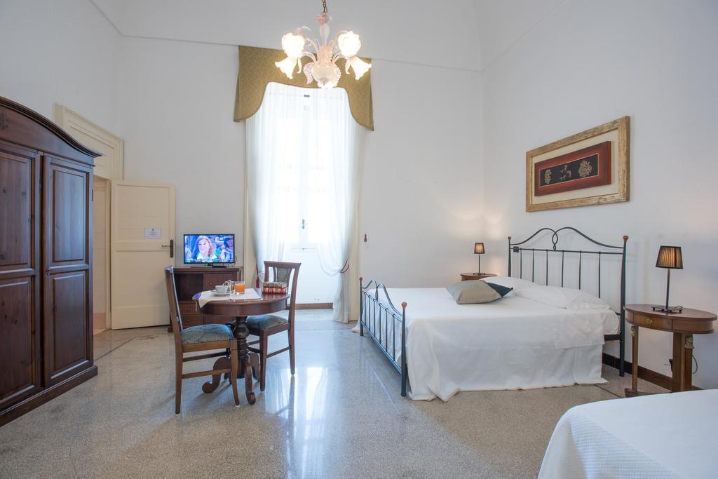 Palazzo Scarciglia - Dimora D'Epoca Bed & Breakfast Минервино ди Лече Стая снимка