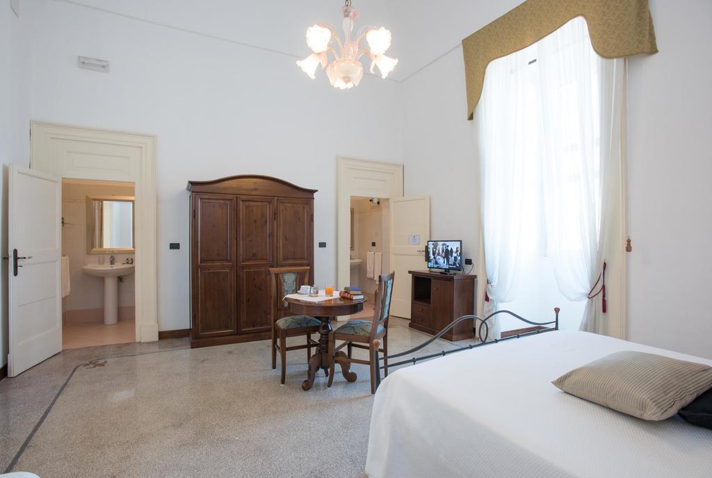 Palazzo Scarciglia - Dimora D'Epoca Bed & Breakfast Минервино ди Лече Стая снимка