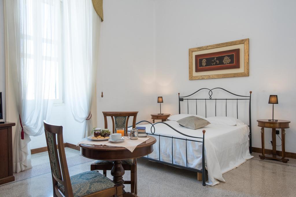 Palazzo Scarciglia - Dimora D'Epoca Bed & Breakfast Минервино ди Лече Екстериор снимка