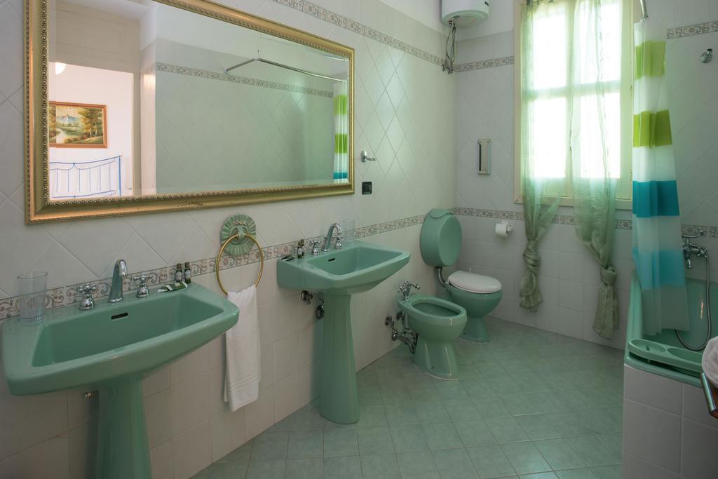 Palazzo Scarciglia - Dimora D'Epoca Bed & Breakfast Минервино ди Лече Стая снимка