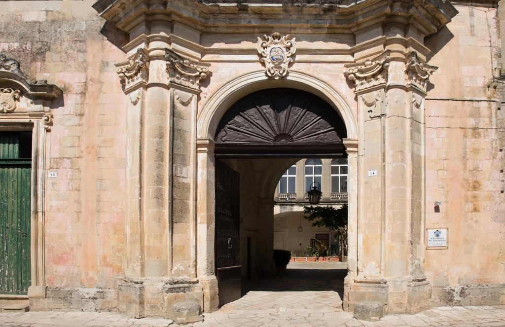 Palazzo Scarciglia - Dimora D'Epoca Bed & Breakfast Минервино ди Лече Екстериор снимка