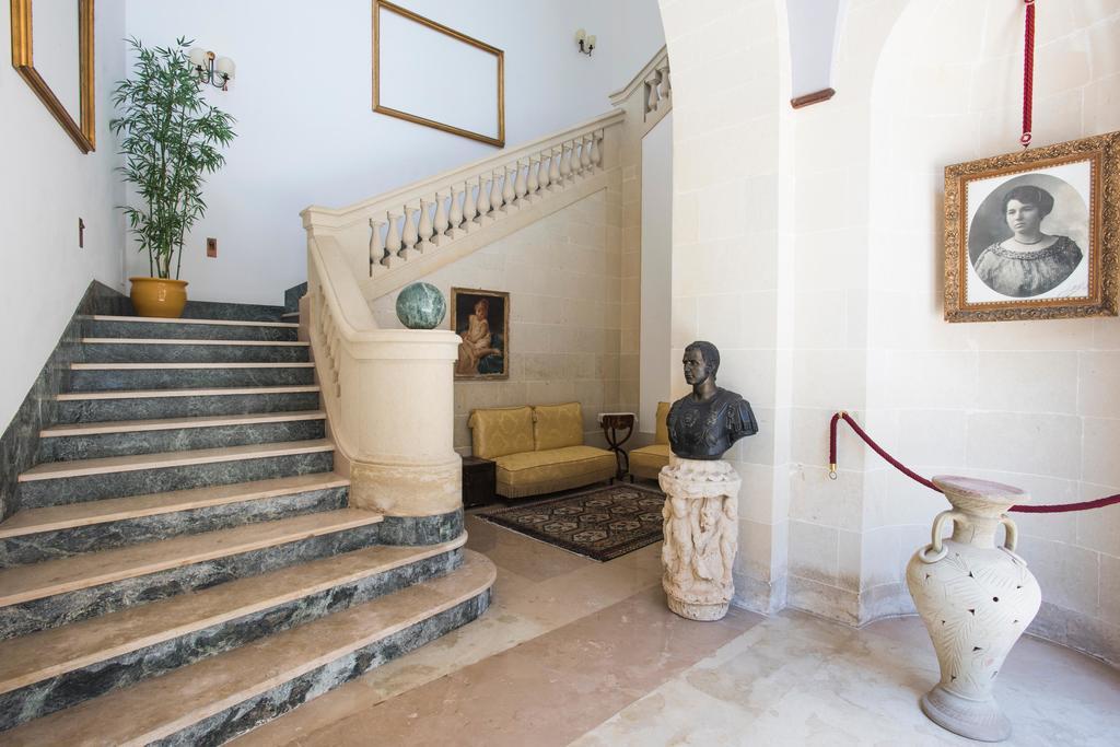 Palazzo Scarciglia - Dimora D'Epoca Bed & Breakfast Минервино ди Лече Екстериор снимка