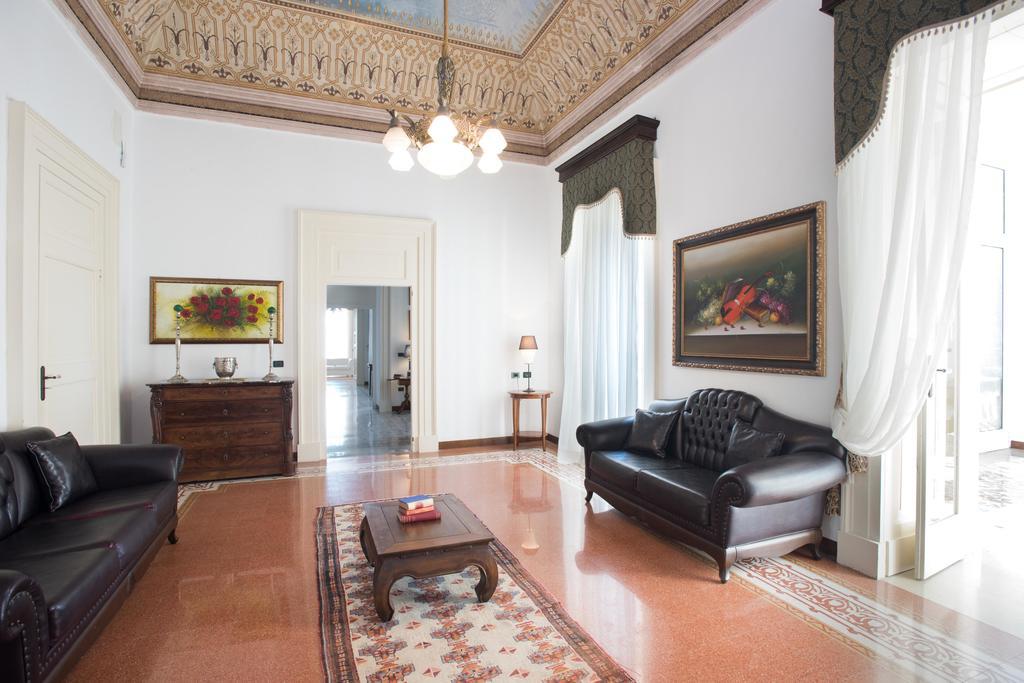 Palazzo Scarciglia - Dimora D'Epoca Bed & Breakfast Минервино ди Лече Екстериор снимка