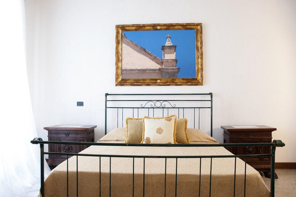 Palazzo Scarciglia - Dimora D'Epoca Bed & Breakfast Минервино ди Лече Екстериор снимка
