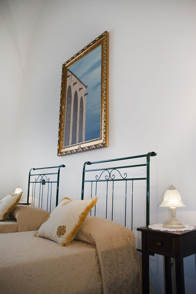 Palazzo Scarciglia - Dimora D'Epoca Bed & Breakfast Минервино ди Лече Екстериор снимка