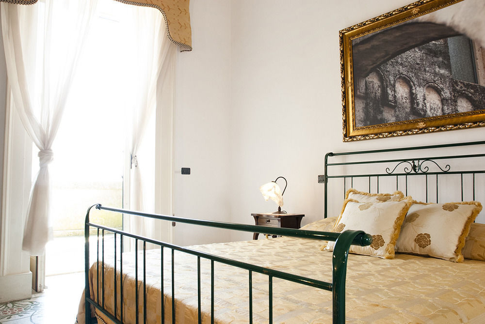 Palazzo Scarciglia - Dimora D'Epoca Bed & Breakfast Минервино ди Лече Екстериор снимка